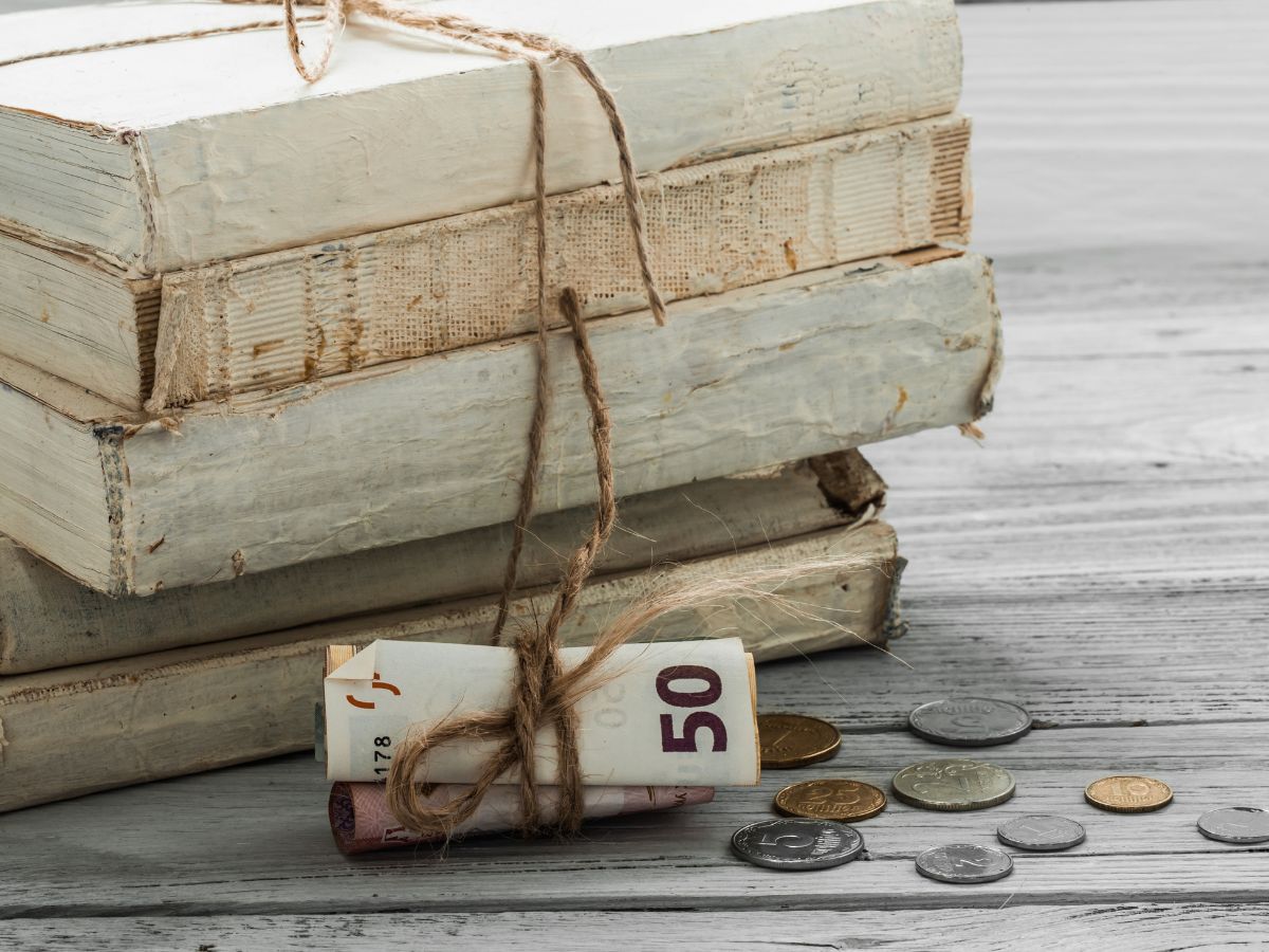 Books with money, source: freepik.com